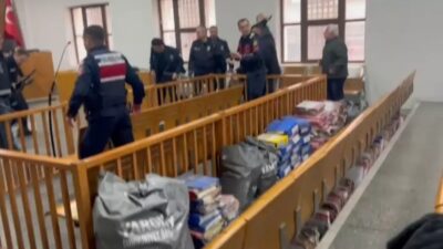 Bursa Adliyesi'nde duruşma salonunda silahlı saldırı düzenlendi. İlk belirlemelere göre