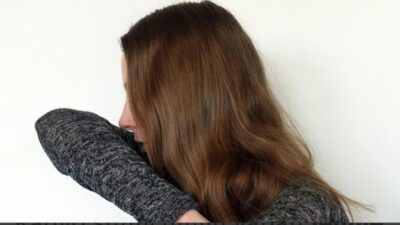 İngiliz gazeteci Jennie Gow, 45 dakika süren öksürük nöbeti sonrası