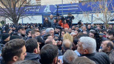 Emek örgütü meclis önünde protesto eylemi düzenledi.
