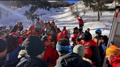 Erzurum Palandöken Kayak Merkezi'nde çığ düştü. 4 kişinin yaralandığı olayda