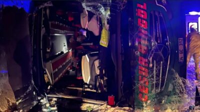 Bingöl'de kar yağışı ve buzlanma sebebiyle kontrolden çıkan yolcu otobüsü