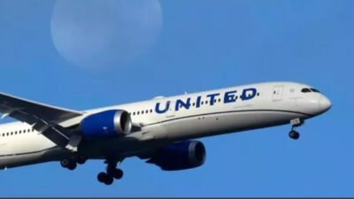 Chicago'dan Maui'ye uçan United Airlines’a ait bir uçakta, iniş sonrası