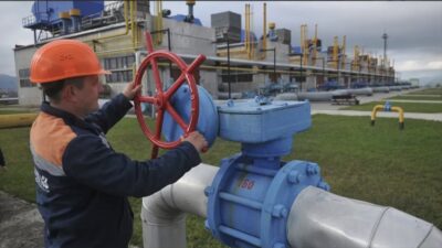 Rus enerji şirketi Gazprom, Ukrayna üzerinden Avrupa'ya doğal gaz sevkiyatının