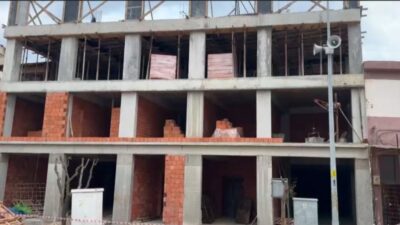 Balıkesir'in Gönen ilçesinde inşaattan düşen işçi yaşamını yitirdi.