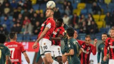 1. Lig lideri Kocaelispor, Gençlerbirliği’ne 1-0 kaybederek sürpriz bir mağlubiyete