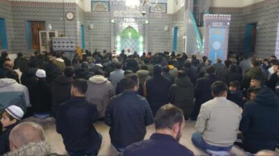 Miraç Kandili dolayısıyla vatandaşlar camilere akın etti. Dualar, namazlar ve