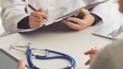 Yüz kızartıcı suçlardan hüküm giyenler hastane açamayacak. Özel hastanelerde, usulsüzlüklerin