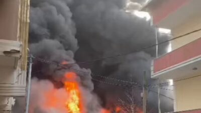 İstanbul Çekmeköy'deki bir lastik fabrikasında çıkan yangına itfaiye ekipleri müdahale