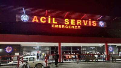 Adana'da medikal ürünler satan bir iş yerine silahlı saldırı düzenlendi.