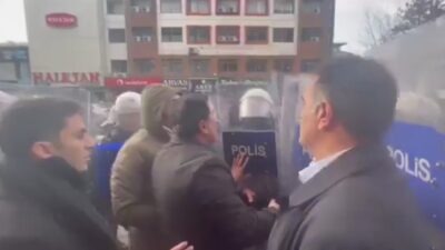 Van’da DEM Parti tarafından düzenlenmek isteyen izinsiz yürüyüş polis ekiplerinin