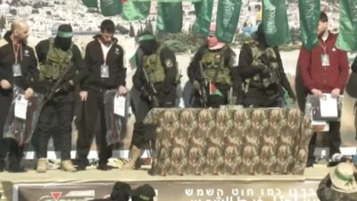 İsrail ve Hamas arasındaki rehine takasında kritik anlar yaşandı. Üç