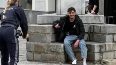 Avusturya'nın Villach kentinde, sokaktaki insanlara bıçakla saldırarak 1 kişiyi öldüren,