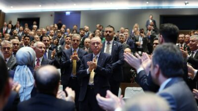 AK Parti, siyasete dair her konuda olduğu gibi kongrelerinde de