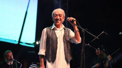 Sanatçı Edip Akbayram tedavi gördüğü hastanede 75 yaşında hayatını kaybetti.