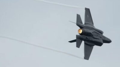 Kanada, ABD'den F-35 savaş uçağı alımını iptal etmeli.