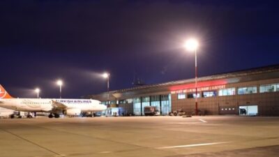 Bilet fiyatlarının yüksek olması ve uçak sefer sayılarının azlığı ile