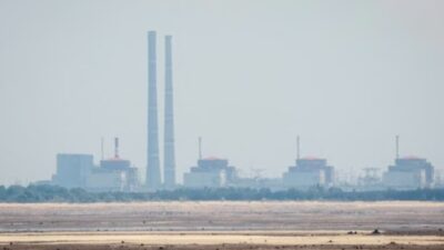 Trump, Ukrayna’nın nükleer santrallerini ABD’nin devralmasını önerdi. Zelenski ile yapılan