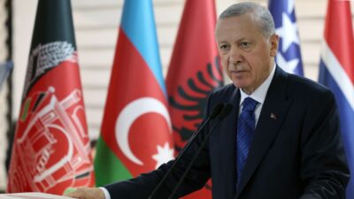 Emniyet güçlerimize baltayla, havai fişekle, yakıcı asitle, molotofkokteyliyle, taşla, sopayla