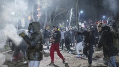 İstanbul Büyükşehir Belediyesine (İBB) yönelik yolsuzluk ve terör soruşturmalarının ardından