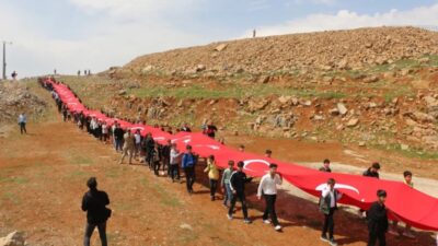 Şırnak'ın Silopi ilçesindeki Cudi Dağı’nın zirvesinde, 23 Nisan Ulusal Egemenlik