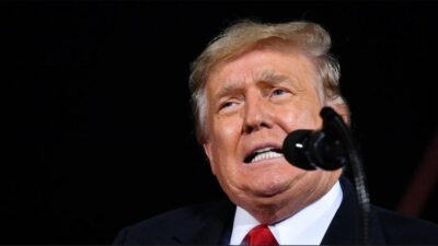 Tahran yönetimi, İran'ın petrol sektörünü hedef alan yeni yaptırımlar getiren