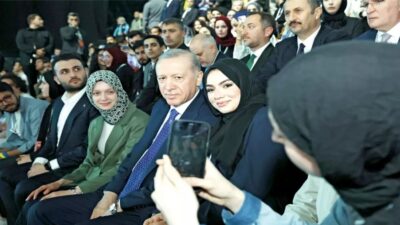 Gençlere seslenen Başkan Erdoğan, “İnsani diplomasinin sancaktarlığını Türkiye yapıyor. Masada