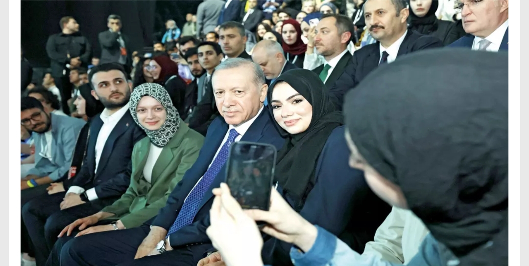 Gençlere seslenen Başkan Erdoğan, “İnsani diplomasinin sancaktarlığını Türkiye yapıyor. Masada
