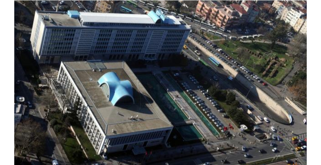 İstanbul Büyükşehir Belediyesine (İBB) yönelik yolsuzluk soruşturmasında, aralarında İBB Halkla