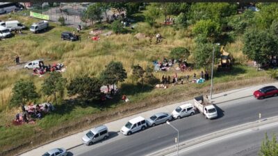 İstanbul'da Sultangazi ve Esenyurt'ta yasak olmasına rağmen boş arsalar, kaldırımlar