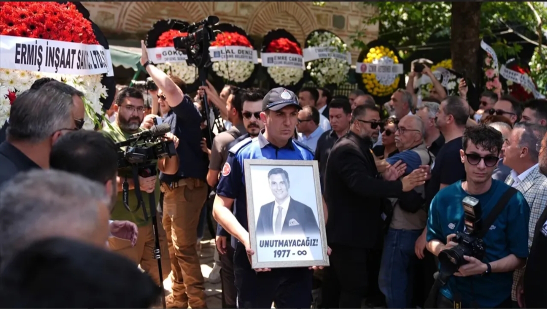 Evinde geçirdiği kaza sonucu hayatını kaybeden Ferdi Zeyrek'i son yolculuğuna