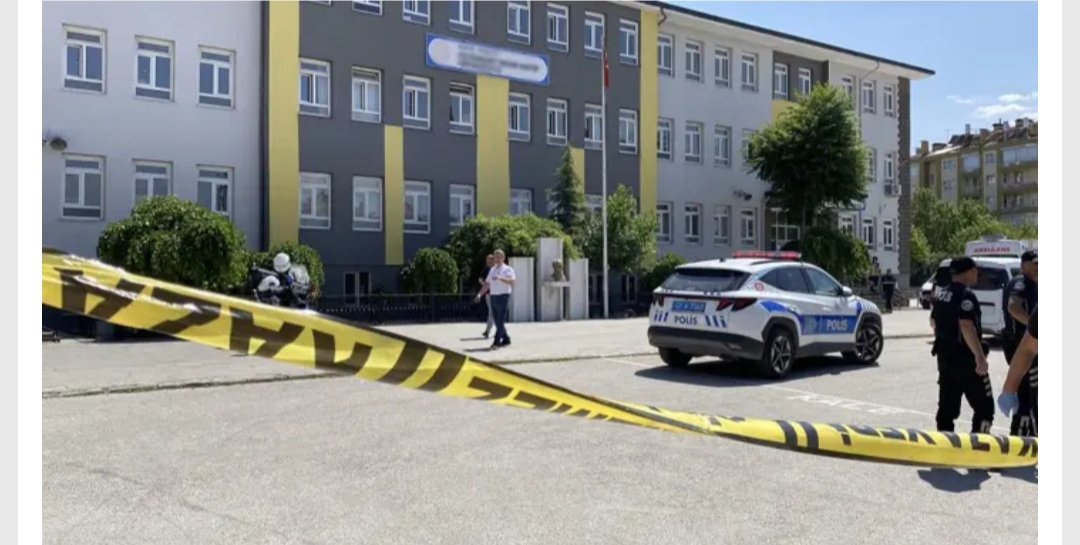 Konya'da bir öğretmen görev yaptığı okulda uğradığı silahlı saldırıda hayatını