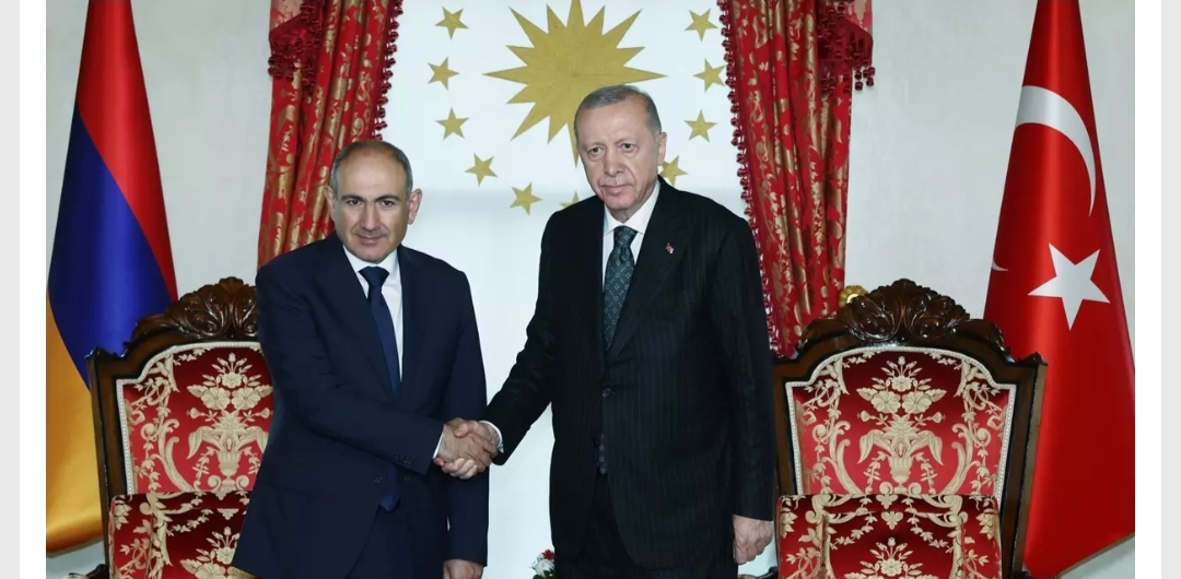 Başkan Erdoğan, Ermenistan Başbakanı Paşinyan ile Cumhurbaşkanlığı Dolmabahçe Çalışma Ofisi'nde