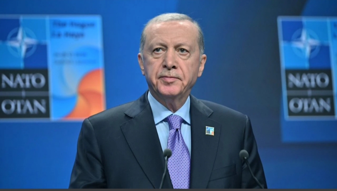 NATO Zirvesi'nin ardından Lahey'de kapsamlı bir basın toplantısı düzenleyen Cumhurbaşkanı