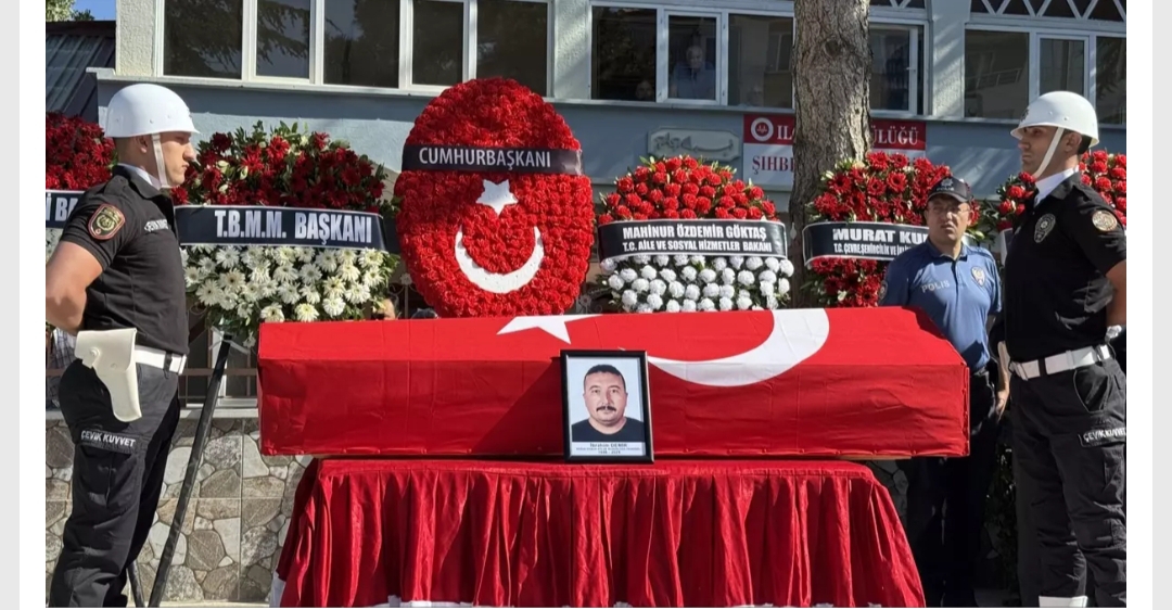 İzmir'in Ödemiş ilçesindeki orman yangınlarına müdahale ederken şehit olan dozer