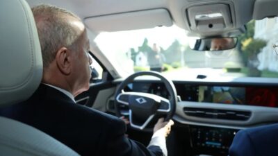 Başkan Recep Tayyip Erdoğan, Togg'un yeni modeli T10F'nin deneme sürüşünü