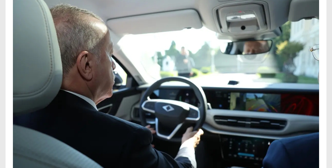 Başkan Recep Tayyip Erdoğan, Togg'un yeni modeli T10F'nin deneme sürüşünü