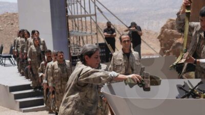 Terör örgütü PKK'dan bir grup, Irak’ın Süleymaniye kentinde silahlarını imha