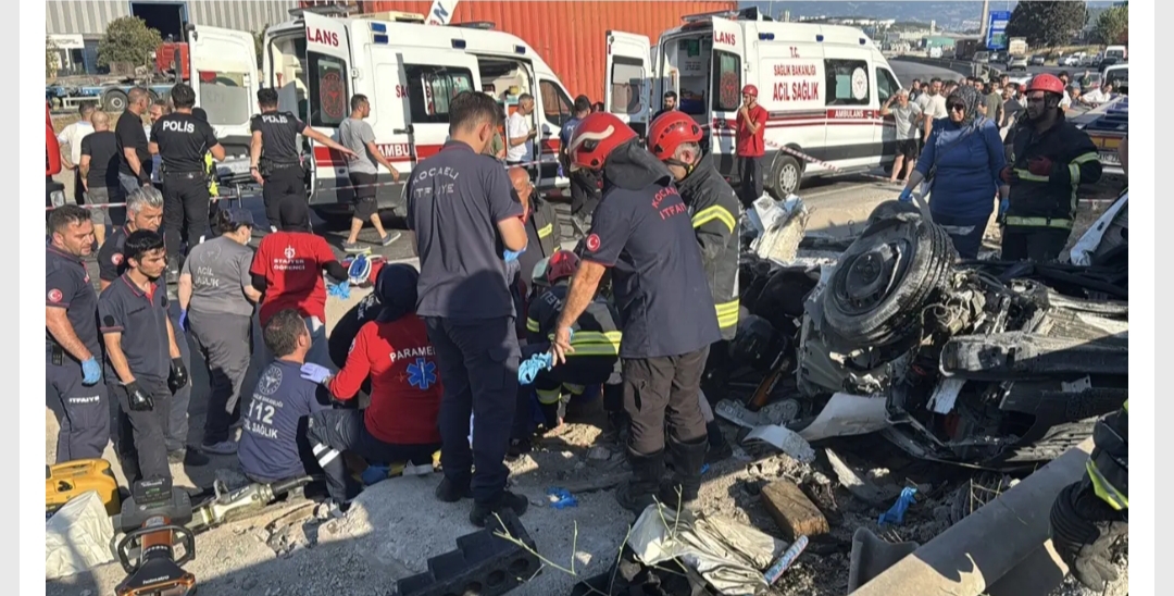 Kocaeli'nin Dilovası ilçesinde 2 otomobil ve 1 tırın karıştığı zincirleme