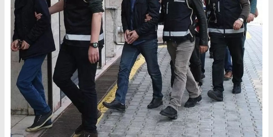 İzmir merkezli 60 ilde düzenlenen FETÖ operasyonunda 371 kişi hakkında