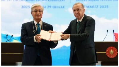 Başkan Erdoğan, Cumhurbaşkanlığı Külliyesi'nde düzenlenen törenle Kazakistan Cumhurbaşkanı Tokayev'e Türkiye'nin