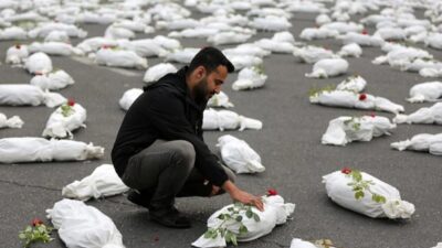 İsrail'in şiddetli saldırılarının yanı sıra aç bırakma politikası uyguladığı Gazze