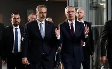 Hakan Fidan'a kara çalmaya çalışan Özgür Özel'e tokat kendi tayfasından