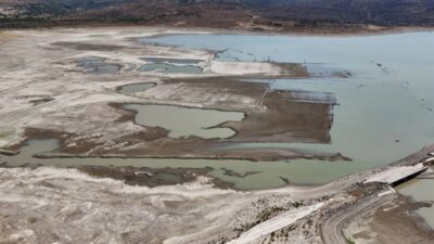 İzmir'in Çeşme ilçesindeki Alaçatı Kutlu Aktaş Barajı'nda kuraklık nedeniyle su
