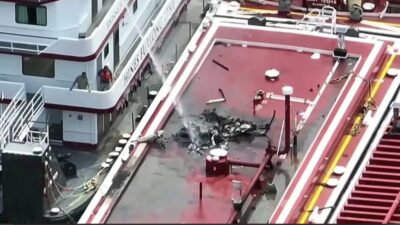 ABD’nin Illinois eyaletinde elektrik hattına çaparak mavnanın üzerine düşen ve