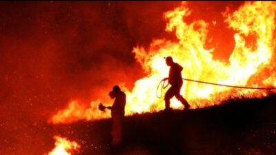 Fransa’nın güneyindeki Aude bölgesinde çıkan devasa büyüklükteki orman yangını, Paris’in