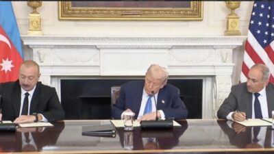 Trump, Azerbaycan Cumhurbaşkanı Aliyev ve Ermenistan Başbakanı Paşinyan ile üçlü