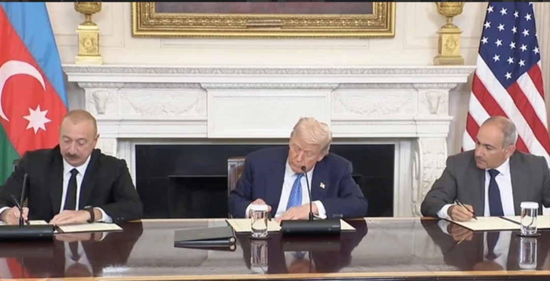 Trump, Azerbaycan Cumhurbaşkanı Aliyev ve Ermenistan Başbakanı Paşinyan ile üçlü