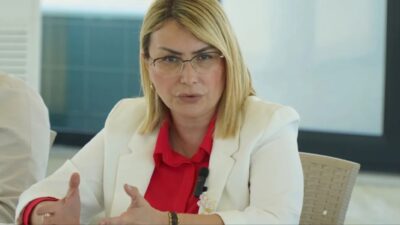 CHP'den AK Parti'ye geçen Yalova'nın Altınova Belediye Başkanı Yasemin Fazlaca
