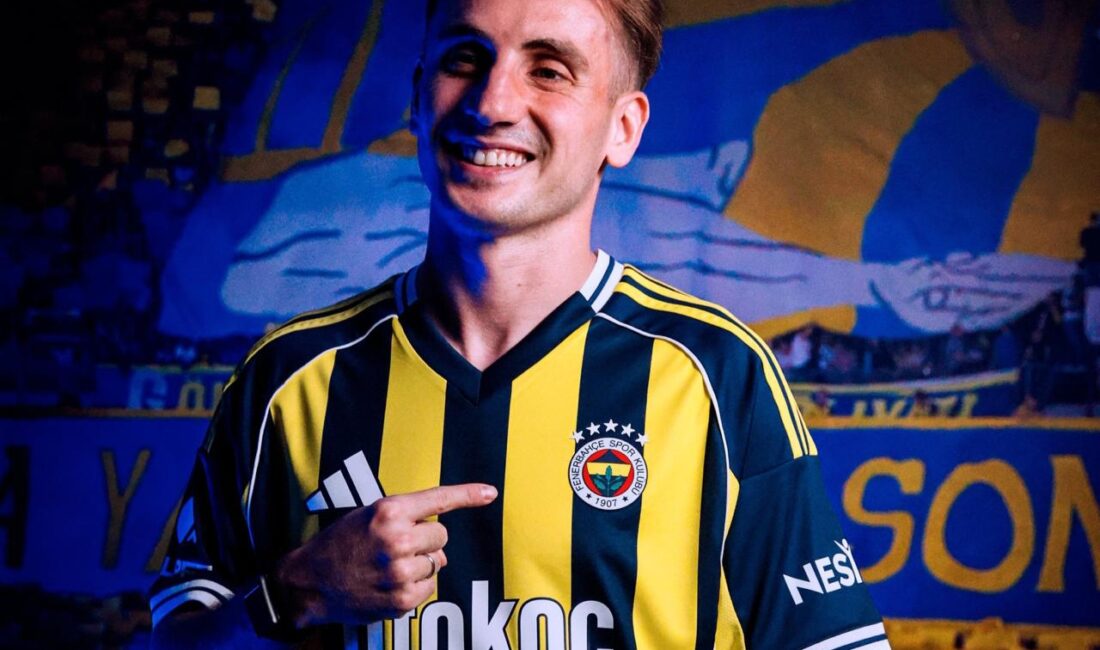 Fenerbahçe, milli futbolcu Kerem Aktürkoğlu ile 4 yıllık sözleşme imzaladı.
