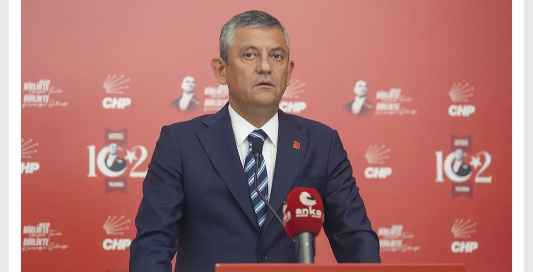 Türkiye'yi her fırsatta yurt dışına şikayet eden Özgür Özel bu